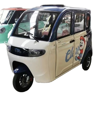 Design espaçoso e capacidade de classificação 15-20° 1000W Três rodas elétricas fechadas para idosos