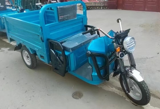 Espaçoso triciclo elétrico de 1000W para transporte de passageiros confortável e conveniente