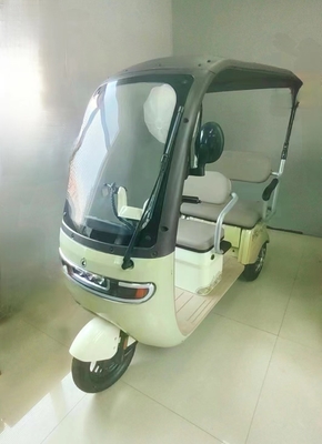 Triciclo elétrico para lazer e passageiros Capacidade de grau 10-15° quilometragem de condução 50-70km Scooter pequeno quente