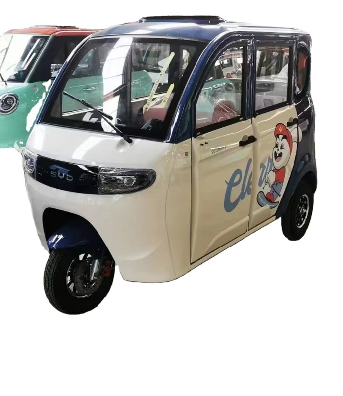 Design espaçoso e capacidade de classificação 15-20° 1000W Três rodas elétricas fechadas para idosos