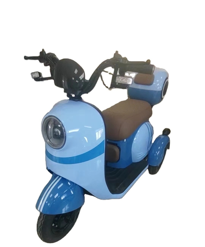 Triciclo elétrico para lazer e passageiros Capacidade de grau 10-15° quilometragem de condução 50-70km Scooter pequeno quente
